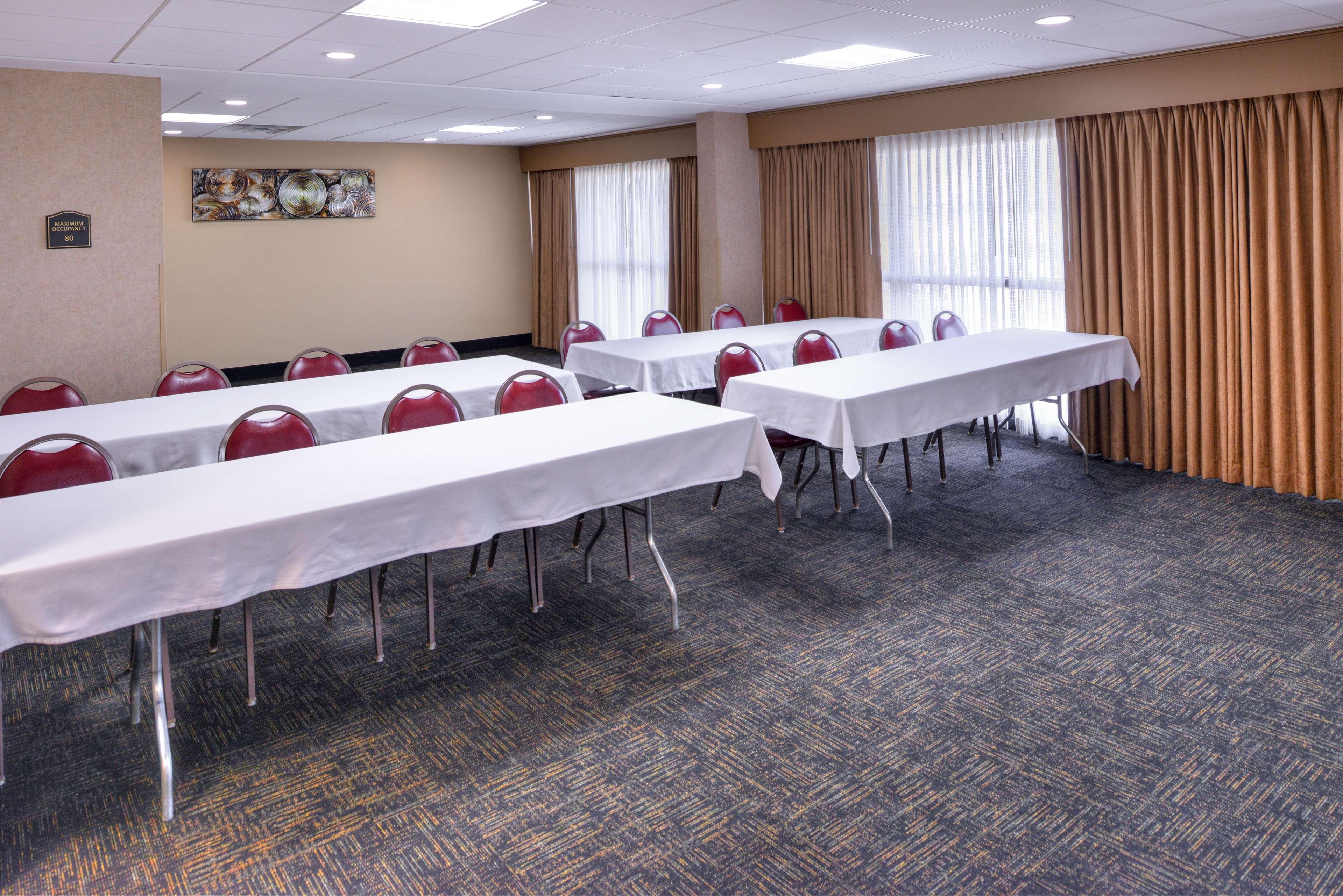 Best Western Plus Midwest Inn Омаха Экстерьер фото